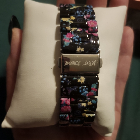 Besty Johnson watch - Picture 3 of 6